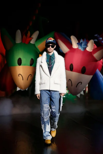 Look 94